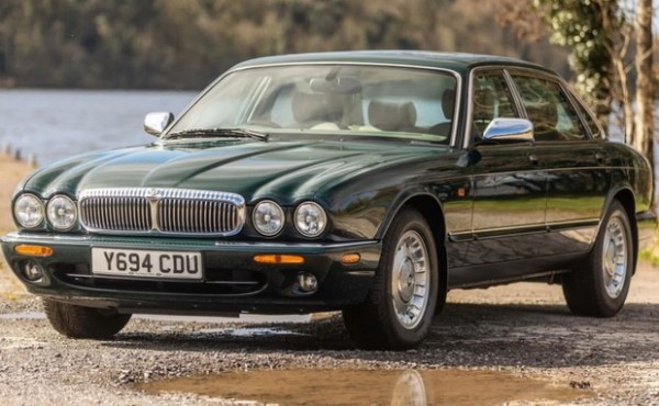 Prodaje se Daimler Majestic koji je pripadao kraljici Elizabeti II
