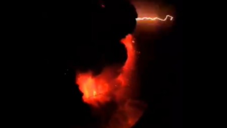 PRORADIO &amp;quot;VATRENI PRSTEN&amp;quot; Tri erupcije vulkana, moguć cunami, naređena hitna evakuacija (FOTO/VIDEO)
