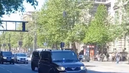 TOTALNI HAOS PRED &amp;quot;VEČITI&amp;quot; DERBI Brutalna tuča huligana u centru Beograda, policija ekspresno reagovala