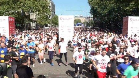 SPEKTAKL SE NASTAVLJA Počeo i polumaraton, Beograd je centar trkačkog sveta