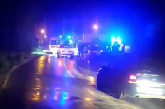 POVREĐEN MOTOCIKLISTA Nesreća kod Bečeja: Sudarili se automobil i motor