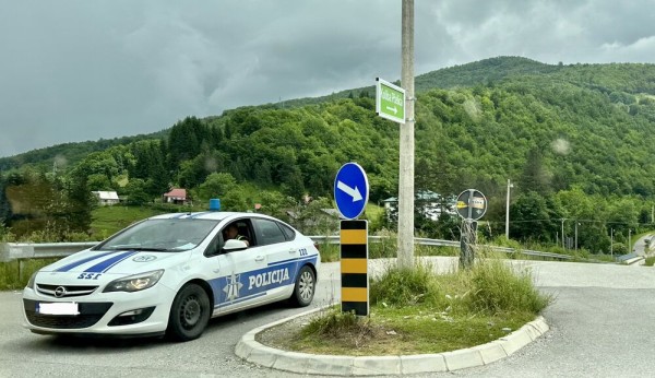 OBORIO PEŠAKA U KOLAŠINU: Hapšenje u Crnoj Gori, čovek teško povređen!