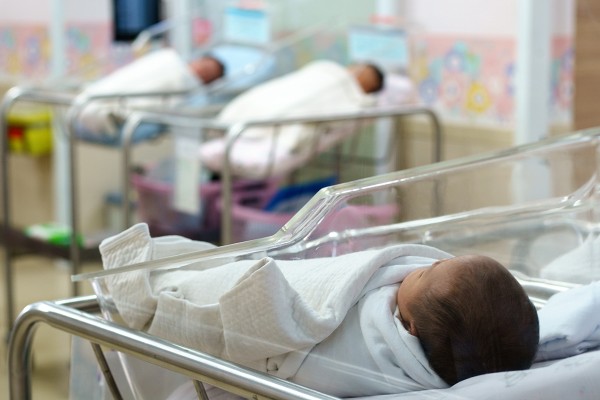 U Srbiji u prvom kvartalu manje rođenih i umrlih nego pre godinu dana