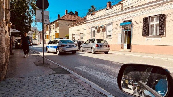 Lančani sudar u centru Čačka: Putnički automobili se zakucali jedan u drugi, stvaraju se gužve